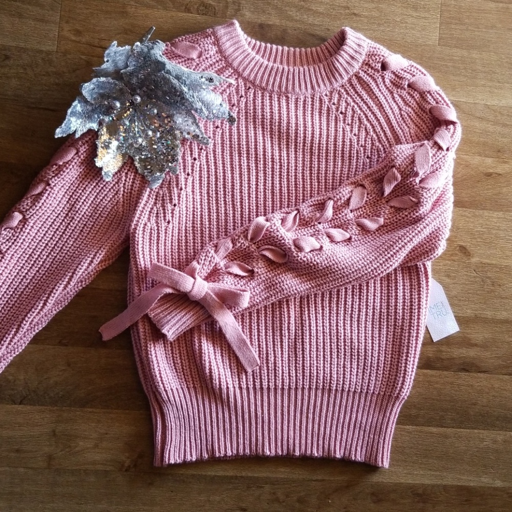 SWEATER Blush Detail of laces
long sleeve